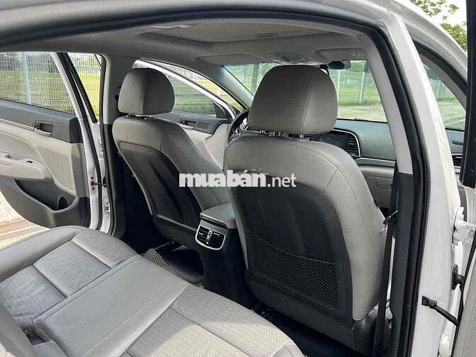 Cần. Bán Hyundai Elantra 2017 1.6 AT - số tự động