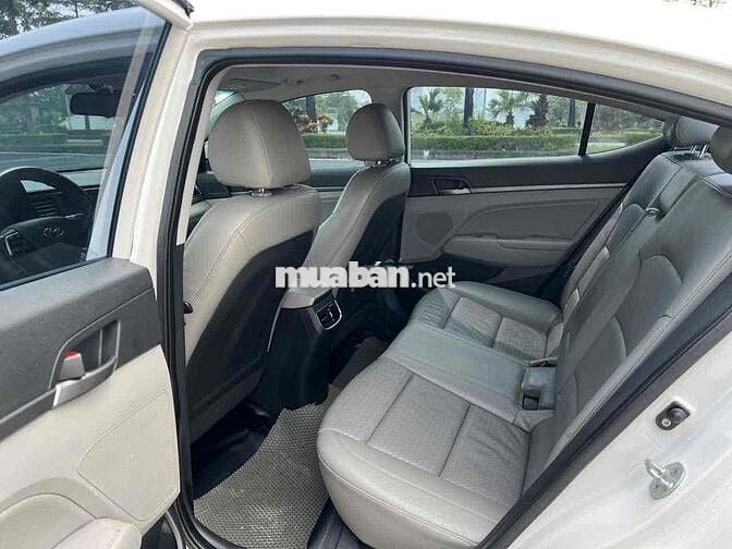 Cần. Bán Hyundai Elantra 2017 1.6 AT - số tự động