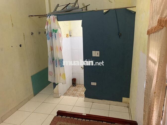 Nhà trọ giá rẻ 13 m² giá 1tr4 Quang Trung Hà Đông, có sẵn giường.