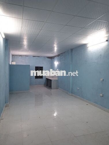 Cho thuê nhà 1 tầng 45m2, có bình nóng lạnh, gần Chợ Lũng