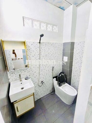 NHÀ BÁN SÁT MẶT TIỀN Q8- 45M2- 3PN-HẺM OTO 1 TRỤC- SHR- NHỈNH 4 TỶ GẤP