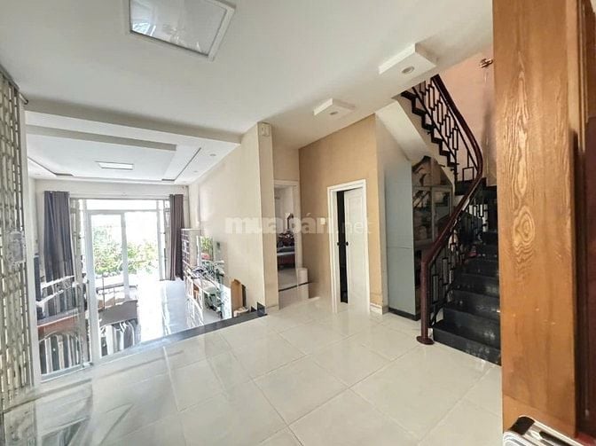 Bán biệt thự đường Đinh Liệt dt 200m2 giá 10 tỷ TL