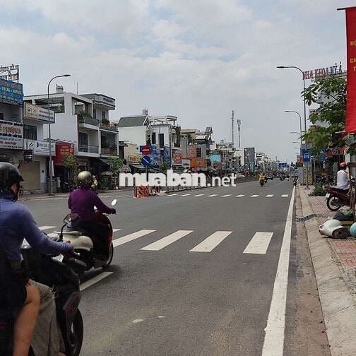 CHO THUÊ MBKD 1050M2  GẦN LÊ VĂN QUỚI PHÚ THẠNH TÂN PHÚ 200TR/1 THÁNG.