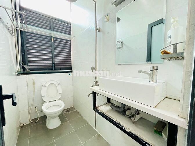 Cho thuê Căn hộ rộng 1 phòng khách, 1 phòng ngủ, ban công Bình Thạnh