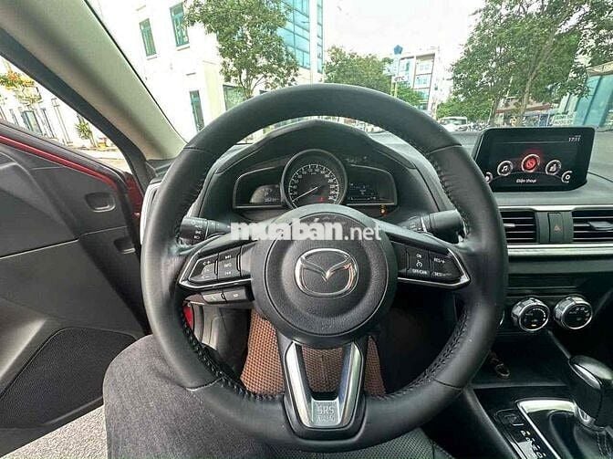 Mazda 3 2019 1.5L Luxury - 90000 km