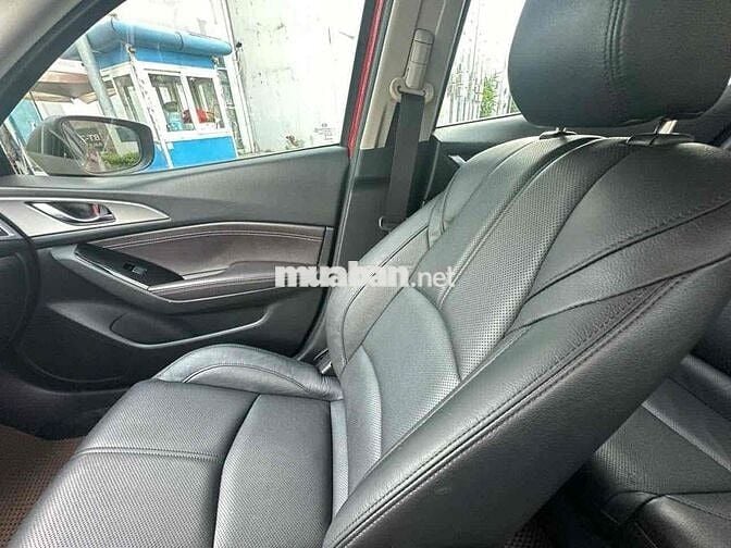 Mazda 3 2019 1.5L Luxury - 90000 km