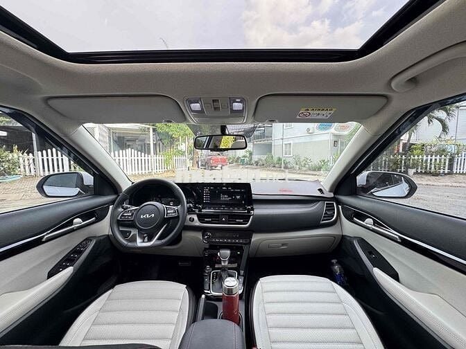 Kia Seltos 2024 Premium 1.6 AT - 9000 km