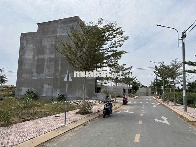 Gấp! bán lô đất Mặt tiền 833B LA,ngay KDC như hình,100m2/420tr,sổ sẳn