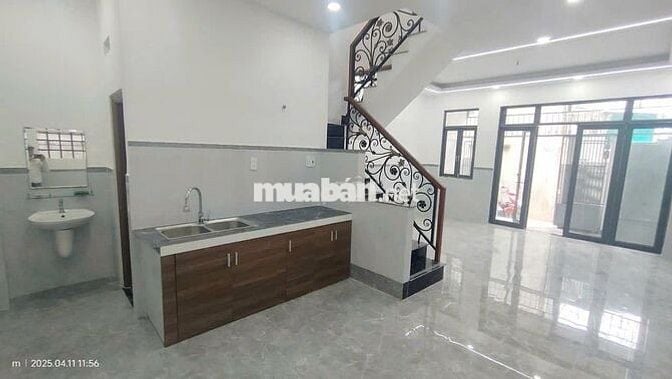 523HBC - nhà 2 mặt hẻm , sơn sửa đẹp , tặng kệ bếp + ốp cổng