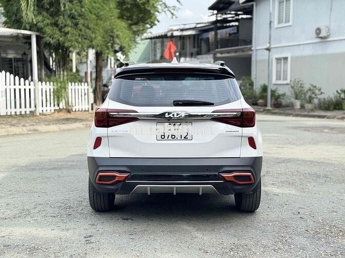 Kia Seltos 2024 Premium 1.6 AT - 9000 km