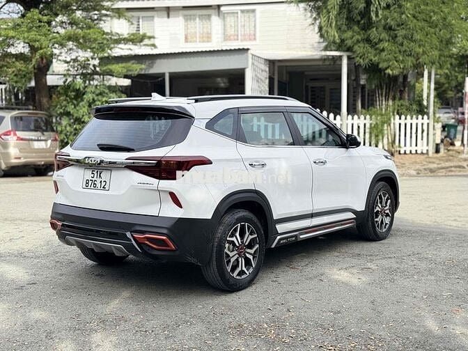 Kia Seltos 2024 Premium 1.6 AT - 9000 km