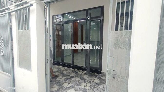 523HBC - nhà 2 mặt hẻm , sơn sửa đẹp , tặng kệ bếp + ốp cổng