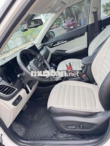 Kia Seltos 2024 Premium 1.6 AT - 9000 km