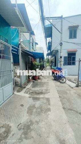 523HBC - nhà 2 mặt hẻm , sơn sửa đẹp , tặng kệ bếp + ốp cổng