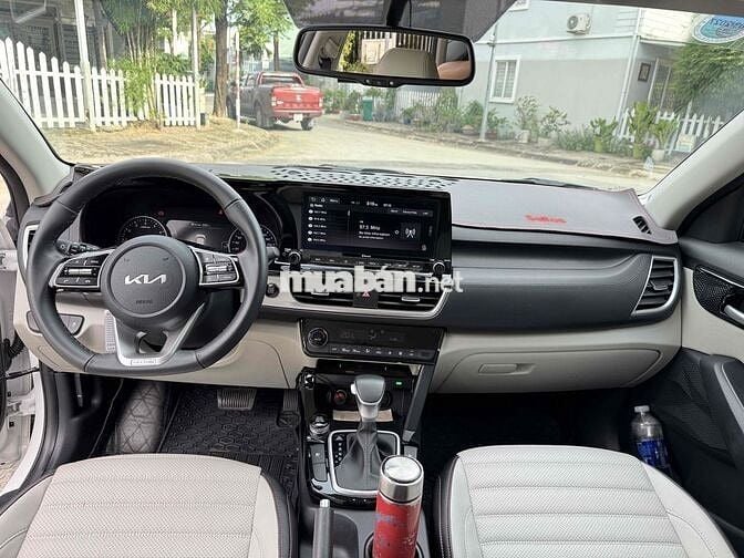Kia Seltos 2024 Premium 1.6 AT - 9000 km