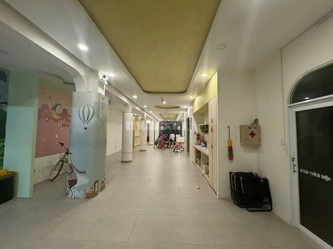 Bán nhà đẹp 227 Đồng Đen, P.11, Tân Bình, 6.4x27m