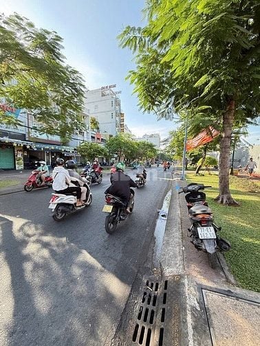 Bán nhà đẹp 227 Đồng Đen, P.11, Tân Bình, 6.4x27m