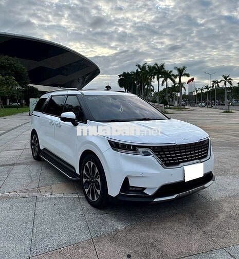 Kia Carnival 2023 Signature 3.5G - 50,000 km.