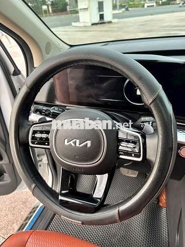 Kia Carnival 2023 Signature 3.5G - 50,000 km.