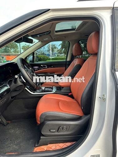Kia Carnival 2023 Signature 3.5G - 50,000 km.