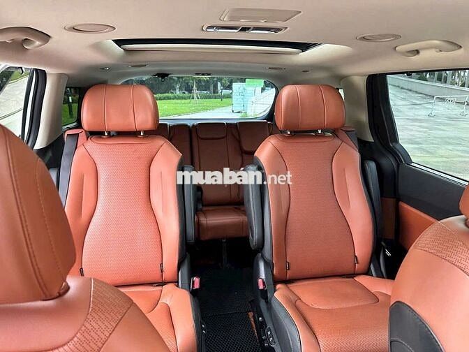 Kia Carnival 2023 Signature 3.5G - 50,000 km.