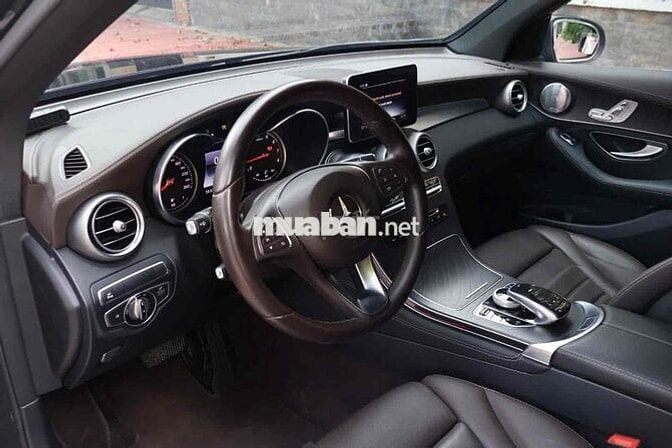 Mercedes Benz GLC 300 4matic model 2017 1 chủ