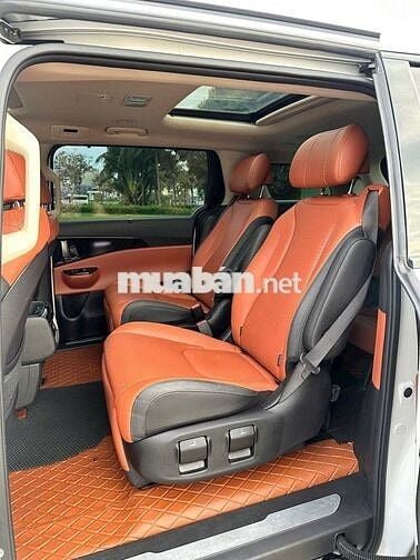 Kia Carnival 2023 Signature 3.5G - 50,000 km.