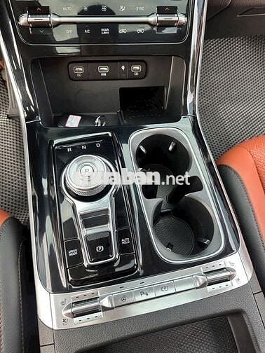 Kia Carnival 2023 Signature 3.5G - 50,000 km.