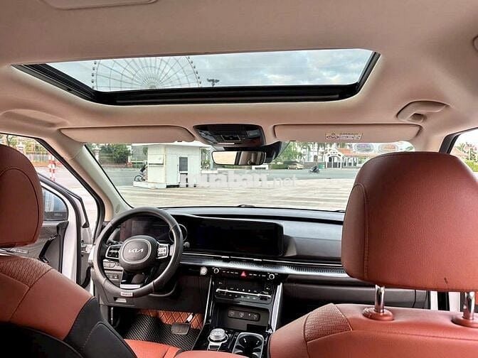 Kia Carnival 2023 Signature 3.5G - 50,000 km.