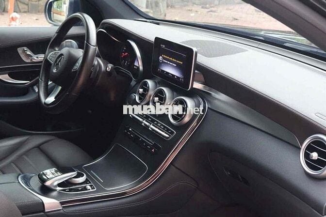 Mercedes Benz GLC 300 4matic model 2017 1 chủ