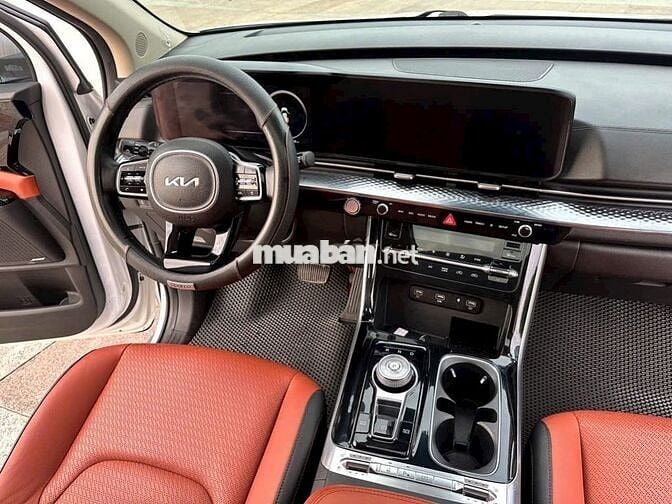 Kia Carnival 2023 Signature 3.5G - 50,000 km.