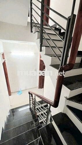Nhà đường Mã Lò [4x17, 3 lầu, 4pn, 3toilet] 12tr/tháng