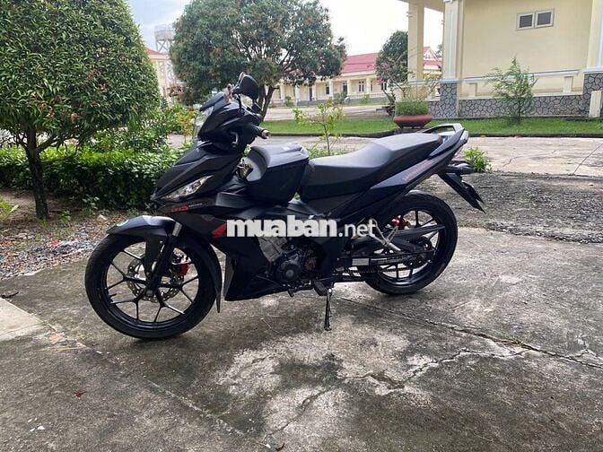 Winner v1 2018 đen nhám.