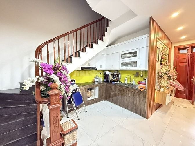 BÁN GẤP NHÀ 5 TẦNG 6 NGỦ – DỊCH VỌNG, CẦU GIẤY – 62M² – GIÁ 15 TỶ 