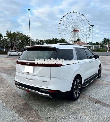 Kia Carnival 2023 Signature 3.5G - 50,000 km.