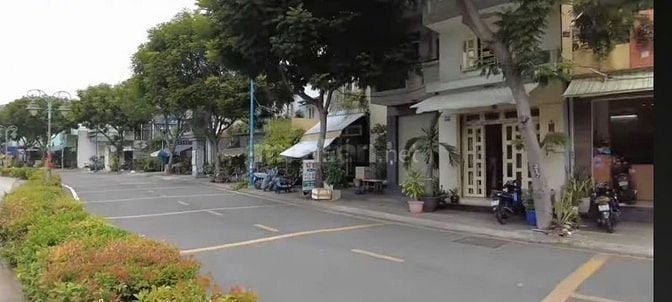 C.chủ Bán nhà 4x11 nở hậu L 5m mặt tiền kênh Lò Gốm gần cầu H.Giang