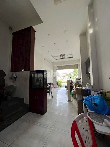 C.chủ Bán nhà 4x11 nở hậu L 5m mặt tiền kênh Lò Gốm gần cầu H.Giang