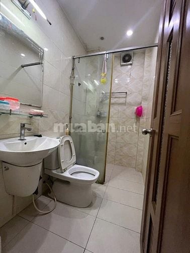 C.chủ Bán nhà 4x11 nở hậu L 5m mặt tiền kênh Lò Gốm gần cầu H.Giang