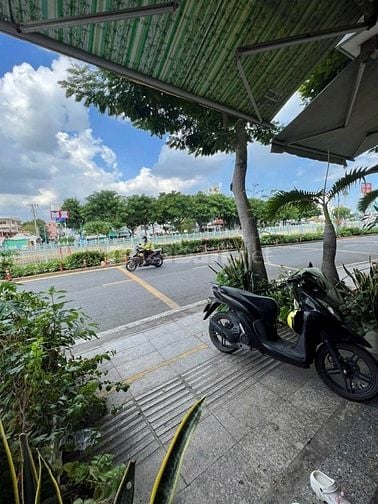 C.chủ Bán nhà 4x11 nở hậu L 5m mặt tiền kênh Lò Gốm gần cầu H.Giang