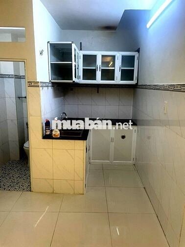 Mặt tiền Cách Mạng Tháng 8. P.11. Quận 10 3.2x6.5m. 1 tầng; 15tr (TL)
