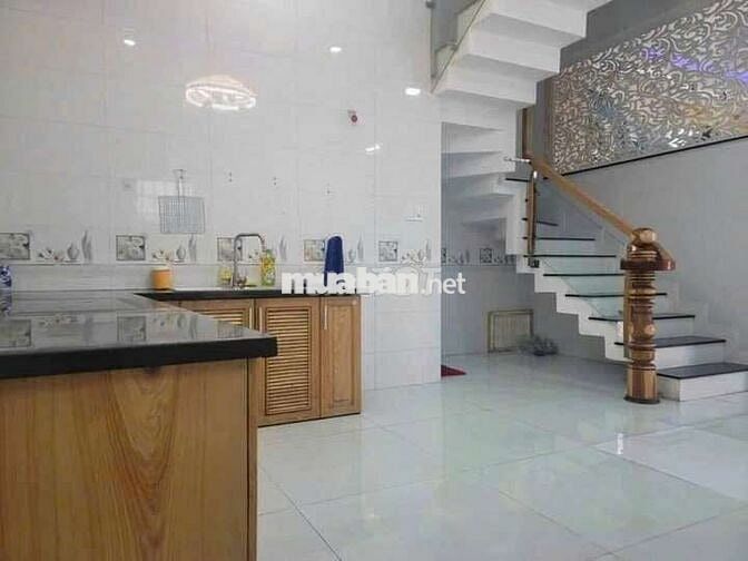 Cho thuê nguyên căn mới đẹp, rộng rãi, 3pn có nội thất, Đs 1, P13 GV
