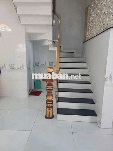 Cho thuê nguyên căn mới đẹp, rộng rãi, 3pn có nội thất, Đs 1, P13 GV