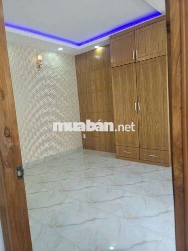 Cho thuê nguyên căn mới đẹp, rộng rãi, 3pn có nội thất, Đs 1, P13 GV