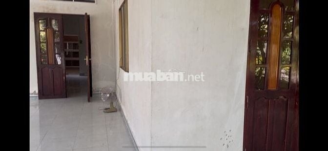 Cho thuê nhà rộng đường cặp sông Bảo Định gần chợ Bến Tranh