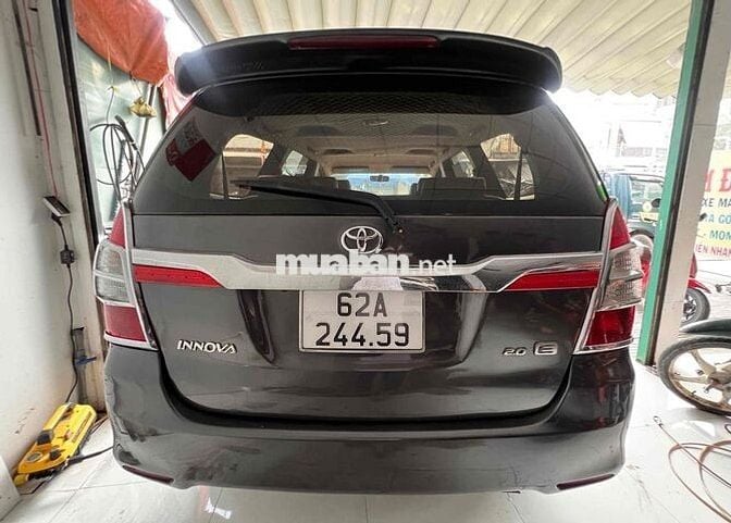Toyota Innova 2013 2.0E - 110000 km