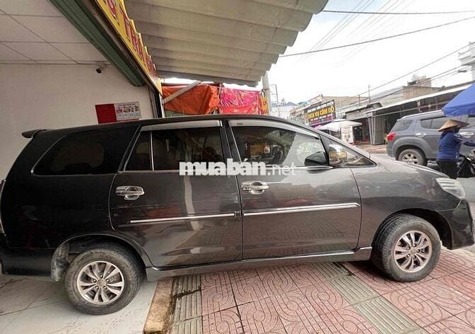 Toyota Innova 2013 2.0E - 110000 km