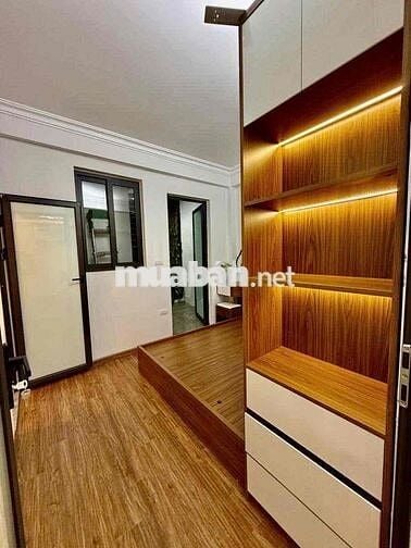 Bán căn ccmn 80m2 phố Vũ tông Phan sổ đỏ chung có phôi riêng 3 ngủ đep