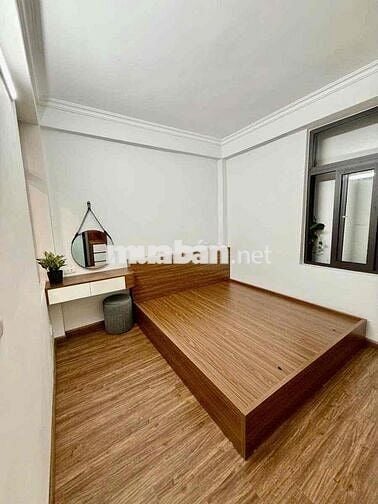 Bán căn ccmn 80m2 phố Vũ tông Phan sổ đỏ chung có phôi riêng 3 ngủ đep