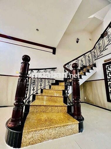 NHÀ DIỆN TÍCH 5*30, TRỆT, 3 LẦU, 4PN, 5WC, SÂN XE HƠI, NỘI THẤT