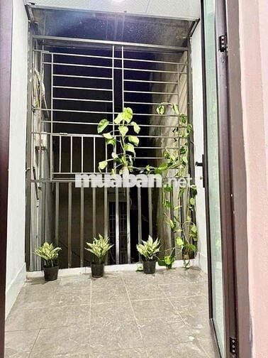 Bán căn ccmn 80m2 phố Vũ tông Phan sổ đỏ chung có phôi riêng 3 ngủ đep